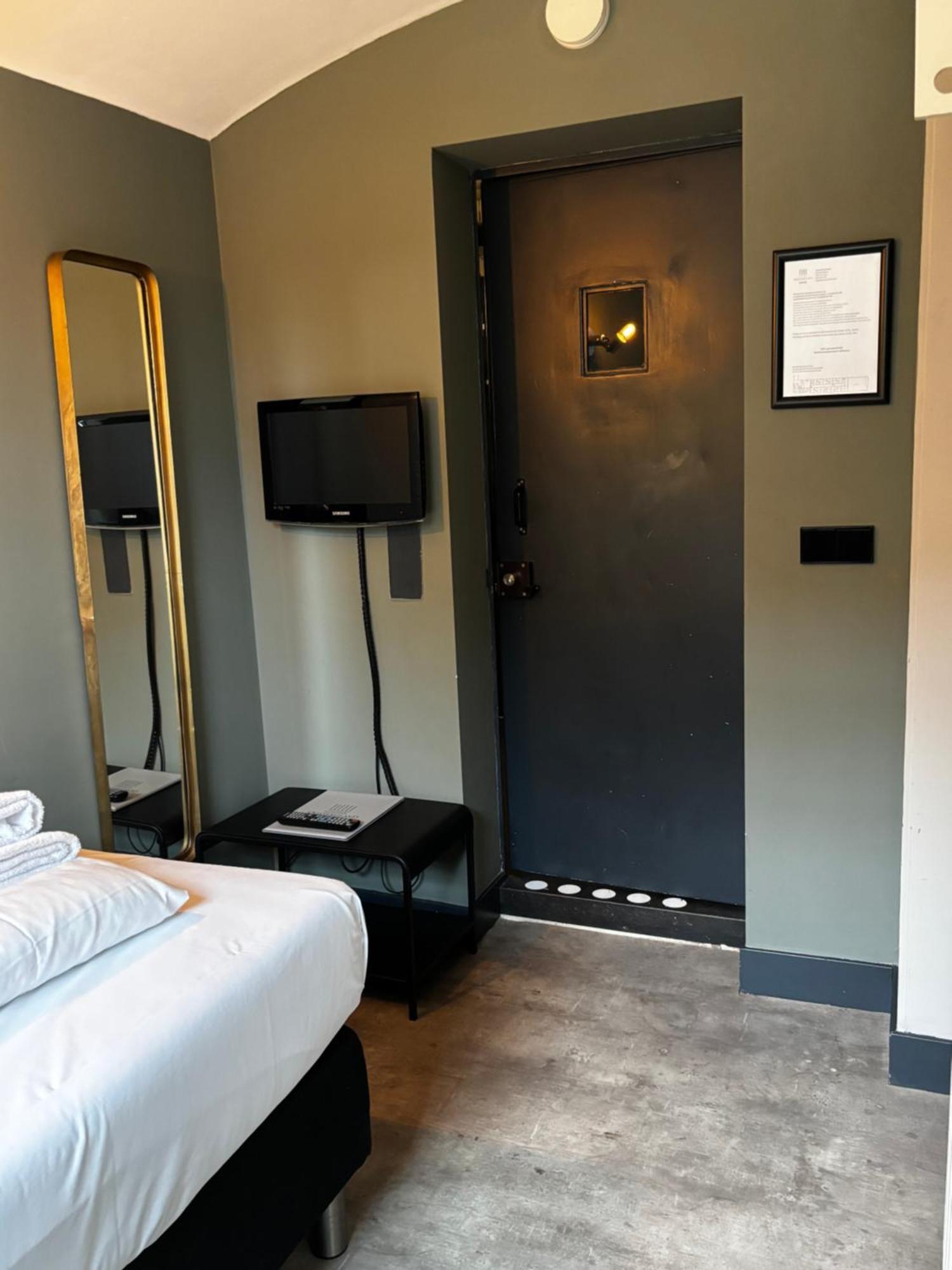 Single Room,1742752583:JPEG